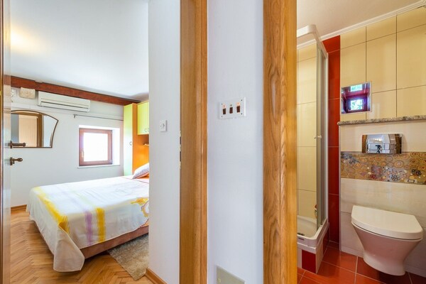 Foto van Villa Mia -Three-Bedroom Villa with Swimming Pool - Vakantiehuis in Trsteno - BathRoom