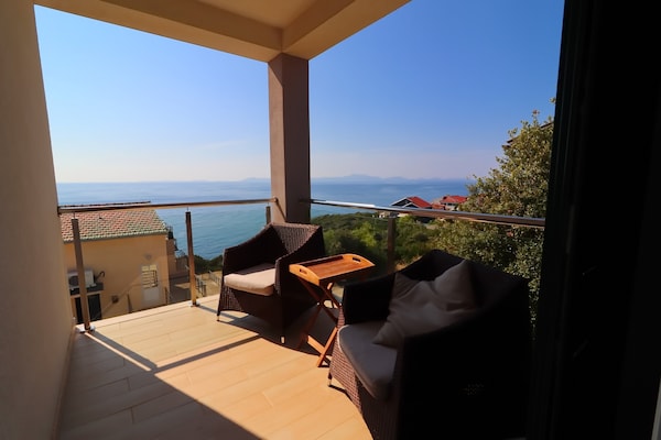 Foto van Villa Lavanda Korčula - Five Bedroom Villa with Pool and Sea View - terrace