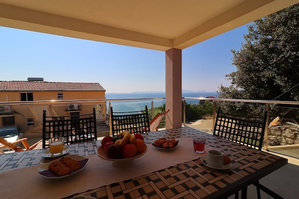 Foto van Villa Lavanda Korčula - Five Bedroom Villa with Pool and Sea View - DiningRoom