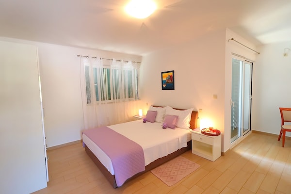 Foto van Villa Lavanda Korčula - Five Bedroom Villa with Pool and Sea View - BedRoom
