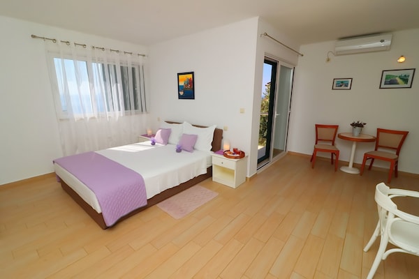 Foto van Villa Lavanda Korčula - Five Bedroom Villa with Pool and Sea View - BedRoom