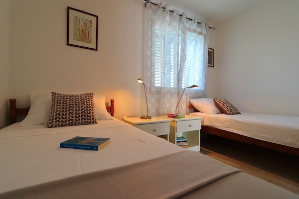 Foto van Villa Lavanda Korčula - Five Bedroom Villa with Pool and Sea View - BedRoom