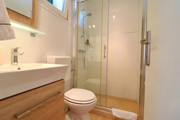 Foto van Villa Lavanda Korčula - Five Bedroom Villa with Pool and Sea View - BathRoom