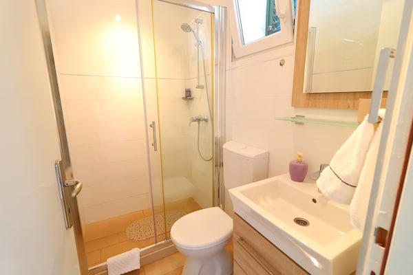 Foto van Villa Lavanda Korčula - Five Bedroom Villa with Pool and Sea View - BathRoom