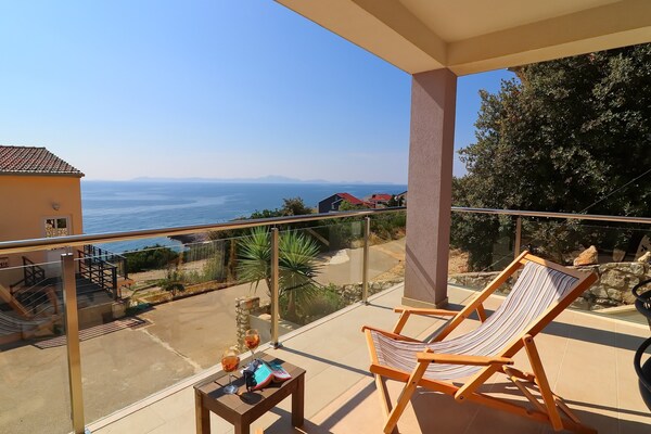 Foto van Villa Lavanda Korčula - Five Bedroom Villa with Pool and Sea View - terrace