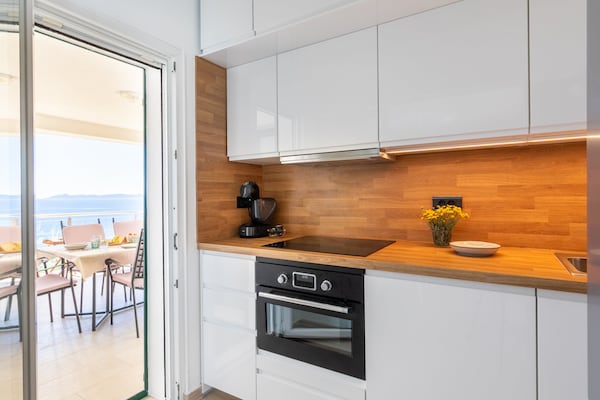 Foto van Villa Lavanda Korčula - Five Bedroom Villa with Pool and Sea View - Kitchen