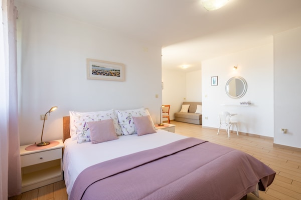 Foto van Villa Lavanda Korčula - Five Bedroom Villa with Pool and Sea View - BedRoom