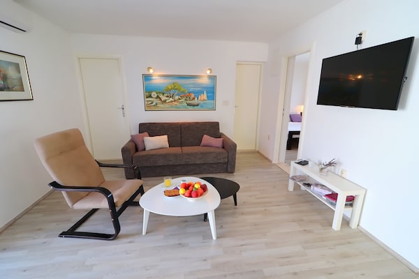 Foto van Villa Lavanda Korčula - Five Bedroom Villa with Pool and Sea View - LivingRoom