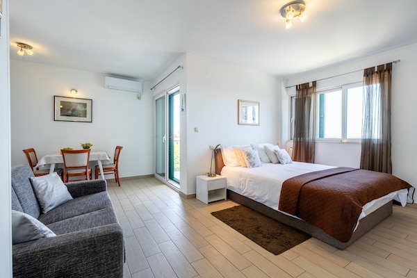 Foto van Villa Lavanda Korčula - Five Bedroom Villa with Pool and Sea View - BedRoom