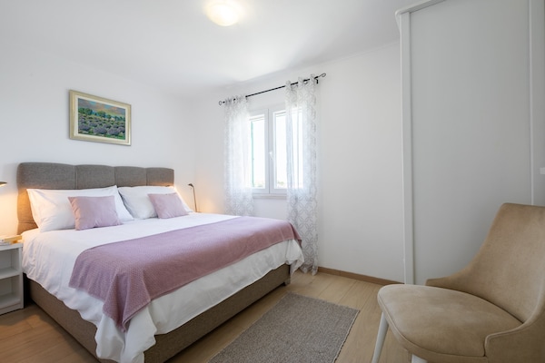 Foto van Villa Lavanda Korčula - Five Bedroom Villa with Pool and Sea View - BedRoom