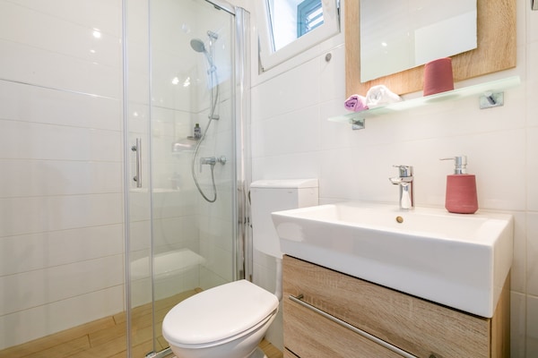 Foto van Villa Lavanda Korčula - Five Bedroom Villa with Pool and Sea View - BathRoom