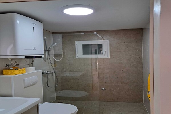 Foto van Villa Lavanda Korčula - Five Bedroom Villa with Pool and Sea View - BathRoom