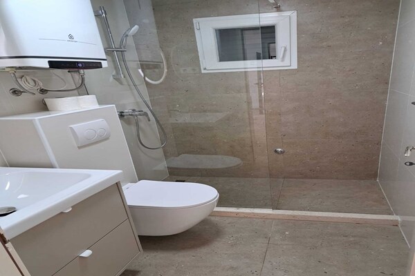 Foto van Villa Lavanda Korčula - Five Bedroom Villa with Pool and Sea View - BathRoom