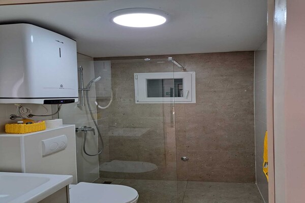 Foto van Villa Lavanda Korčula - Five Bedroom Villa with Pool and Sea View - BathRoom