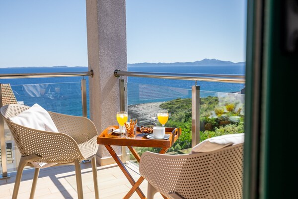 Foto van Villa Lavanda Korčula - Five Bedroom Villa with Pool and Sea View - TerraceBalcony
