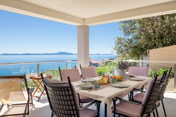Foto van Villa Lavanda Korčula - Five Bedroom Villa with Pool and Sea View - Terrace