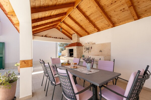 Foto van Villa Lavanda Korčula - Five Bedroom Villa with Pool and Sea View - Outdoor