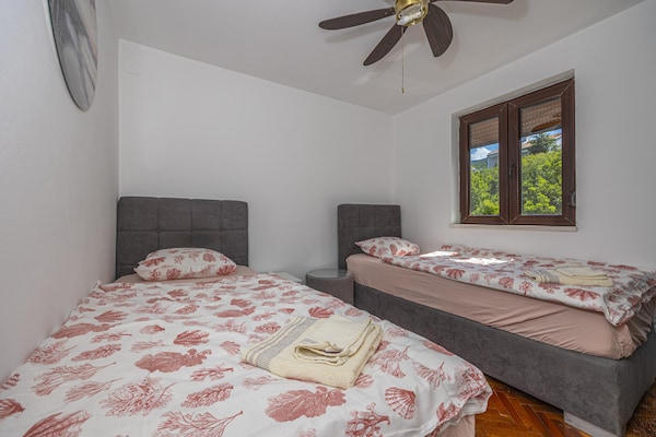 Foto van Vakantiehuis met zwembad in Klenovica - Vakantiehuis in Klenovica - BedRoom