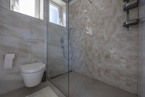 Foto van Vakantiehuis met zwembad in Klenovica - Vakantiehuis in Klenovica - BathRoom