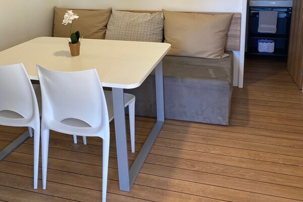 Foto van Oliva Mobile Home - Vakantiehuis in Biograd na Moru - LivingRoom