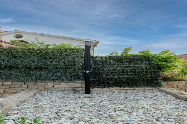 Foto van Holiday Home Lea - Three Bedroom Holiday Home with Terrace and Sea View - Outdoor