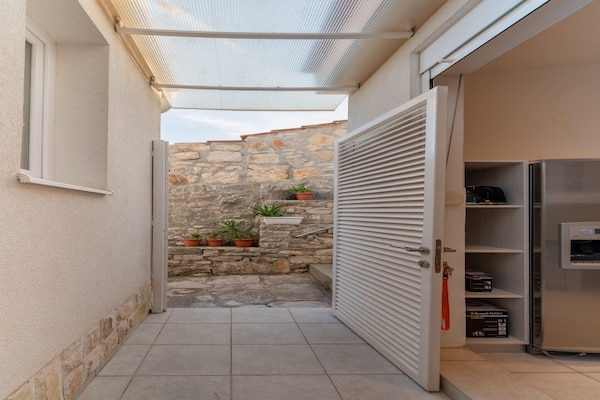 Foto van Holiday Home Lea - Three Bedroom Holiday Home with Terrace and Sea View - Outdoor