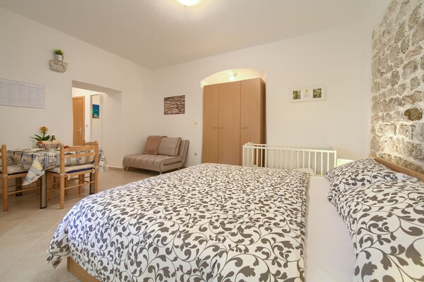 Foto van Chic and Charming Krk Downtown Apartments - Classic Studio Apartment - BedRoom