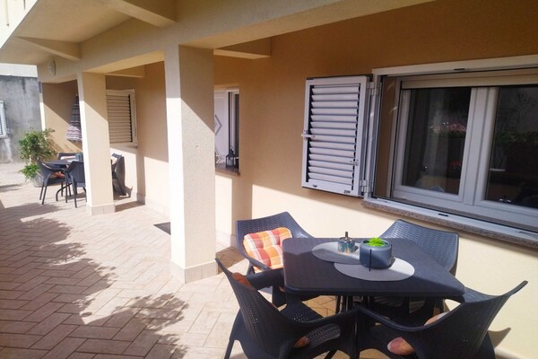 Foto van Charming One Bedroom Apartment Povljana - One Bedroom Apartment - Outdoor