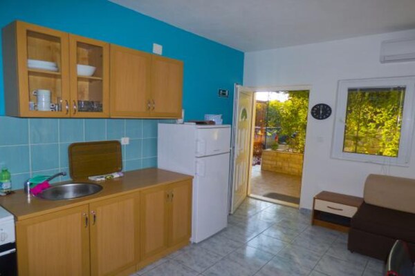 Foto van Beachfront Apartments Plaža - One Bedroom Apartment A1 - Kitchen