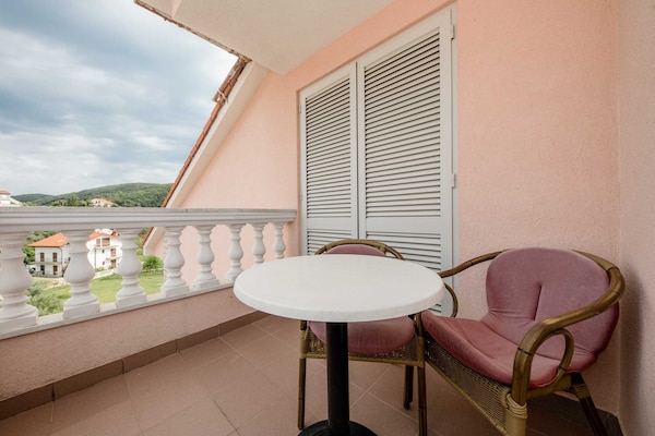Foto van Guest House Villa Anggela - Two Bedroom Apartment with Balcony and Sea View - TerraceBalcony
