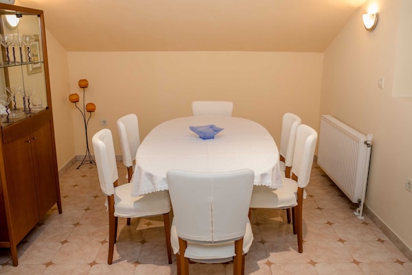 Foto van Guest House Villa Anggela - Two Bedroom Apartment with Balcony and Sea View - DiningRoom