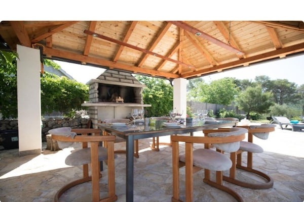 Foto van Villa P - Holiday Home - Vakantiehuis in Šibenik - Outdoor