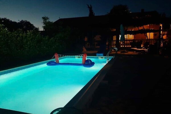 Foto van Holiday Home Krnić - Vakantiehuis in Šibenik - Pool