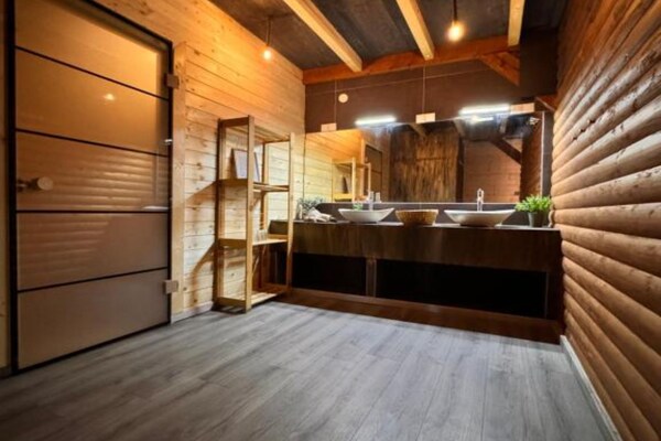 Foto van Halicanum Glamping Peaceful Retreat Resort 2 - Vakantiehuis in Sveti Martin na Muri - BathRoom