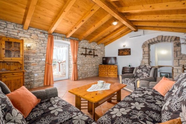 Foto van Holiday Home Luna - Holiday Home - Vakantiehuis in Vodnjan - LivingRoom