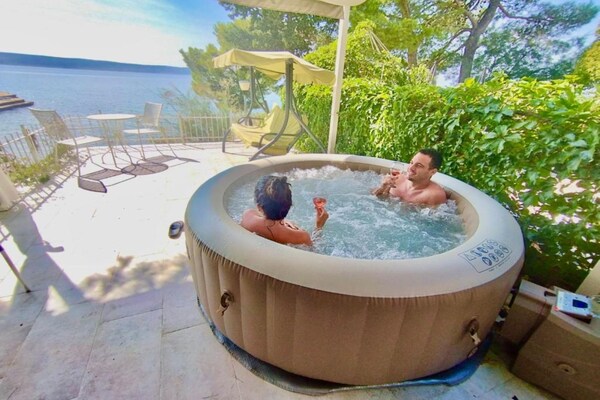 Foto van Beach House - 2m from beach - Three Bedroom House - Vakantiehuis in Starigrad-Paklenica - TerraceBalcony