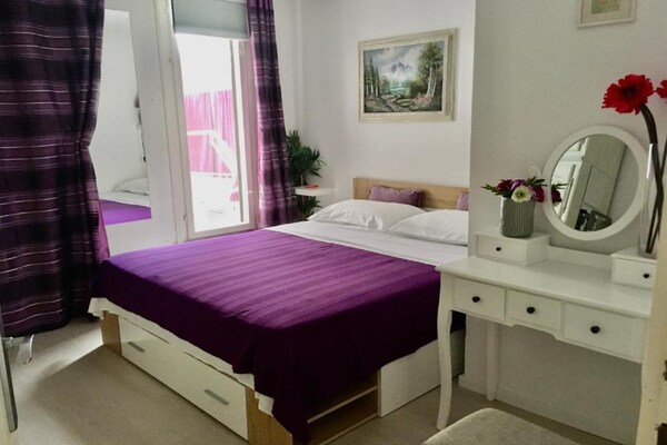 Foto van Beach House - 2m from beach - Three Bedroom House - Vakantiehuis in Starigrad-Paklenica - BedRoom