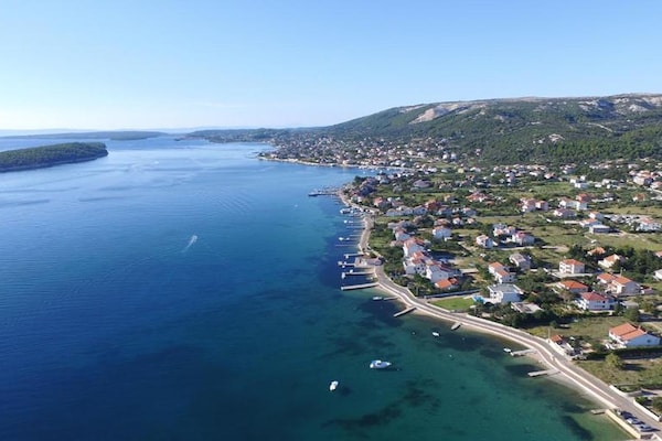 Foto van Rab Diving Mirko - One Bedroom Apartment with Sea View (3A) - Outdoor
