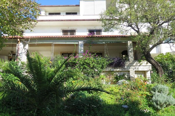 Foto van Rab Diving Mirko - One Bedroom Apartment with Sea View (5) - Outdoor