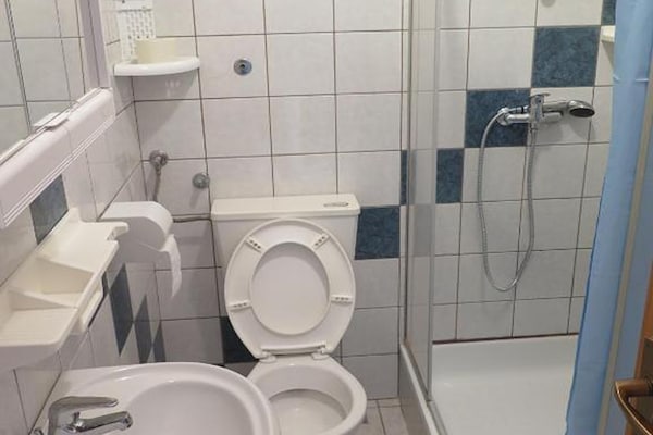 Foto van Rab Diving Mirko - One Bedroom Apartment with Sea View (5) - BathRoom