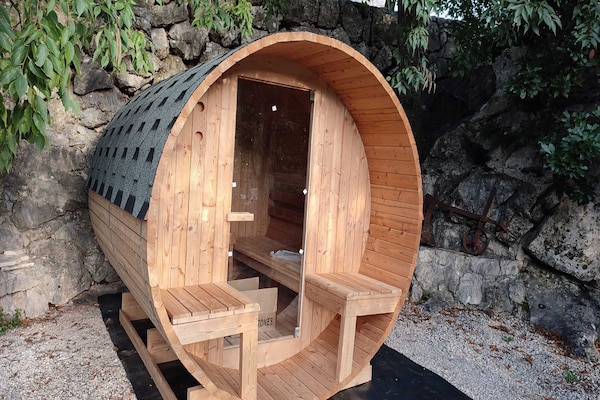 Foto van House with Two Bedrooms (Dinko HH) - Vakantiehuis in Vrgorac - Sauna