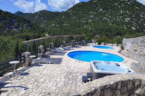 Foto van House with Two Bedrooms (Dinko HH) - Vakantiehuis in Vrgorac - Spa