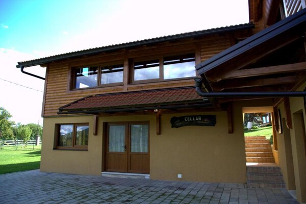 Foto van Five Bedroom Holiday Home - Vakantiehuis in Vrbovsko - Outdoor