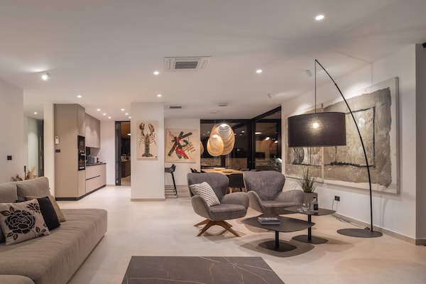 Foto van Breathtaking Villa Vis Five Bedroom Villa with the Pool - LivingRoom