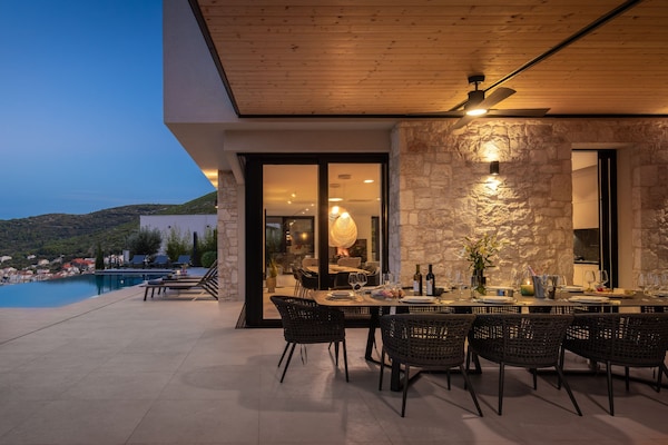Foto van Breathtaking Villa Vis Five Bedroom Villa with the Pool - View