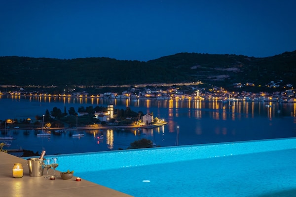 Foto van Breathtaking Villa Vis Five Bedroom Villa with the Pool - View