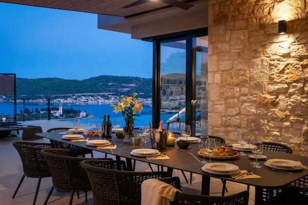 Foto van Breathtaking Villa Vis Five Bedroom Villa with the Pool - View