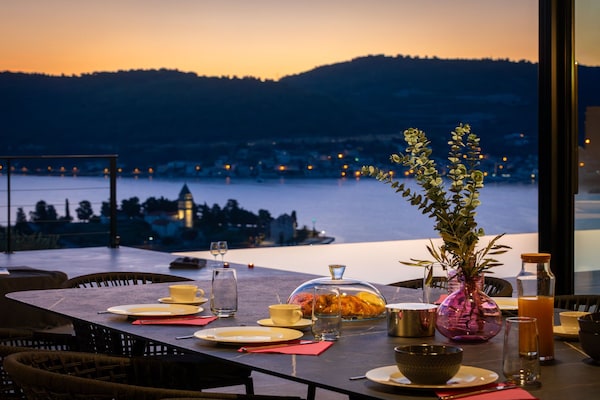 Foto van Breathtaking Villa Vis Five Bedroom Villa with the Pool - View