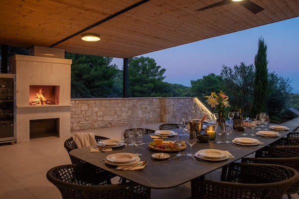Foto van Breathtaking Villa Vis Five Bedroom Villa with the Pool - View