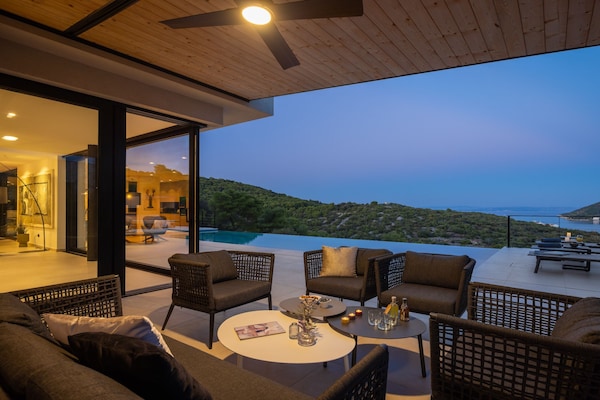 Foto van Breathtaking Villa Vis Five Bedroom Villa with the Pool - View